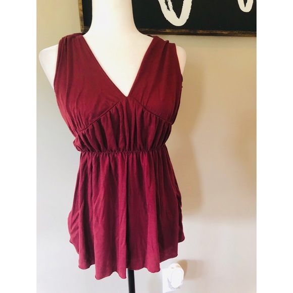 A Pea in a pod sleeveless tired maternity blouse - Picture 4 of 5